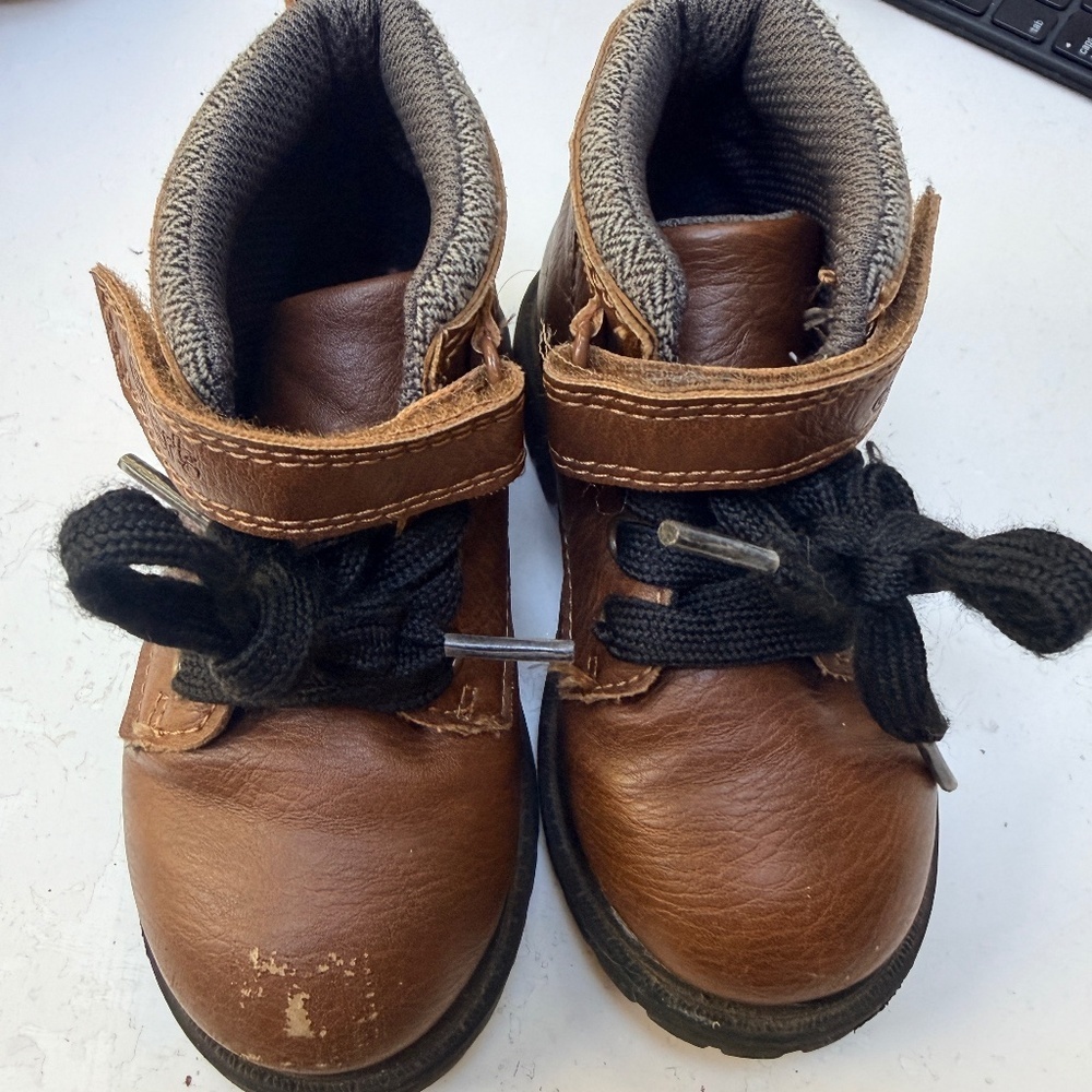 Carter’s Boots size 7 toddler in brown